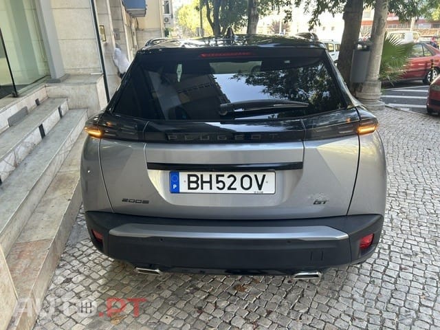 Peugeot 2008 1.2 PureTech GT EAT8 — fotografia 4
