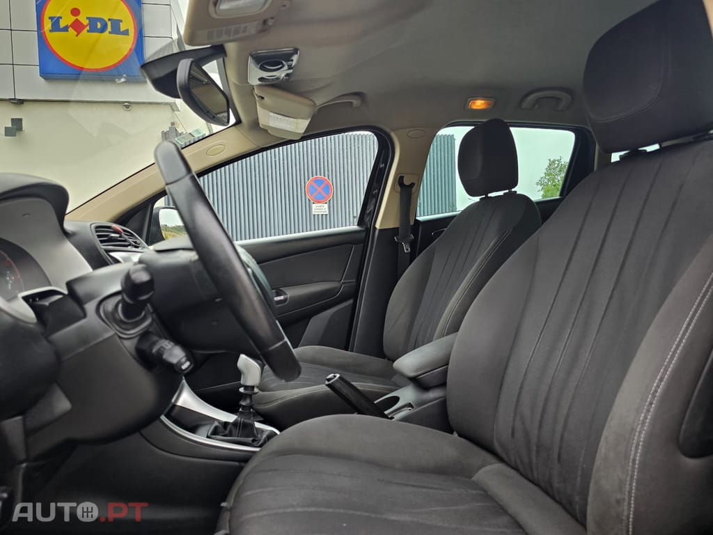 Lancia Delta 1,6 JTD M- JET GOLD