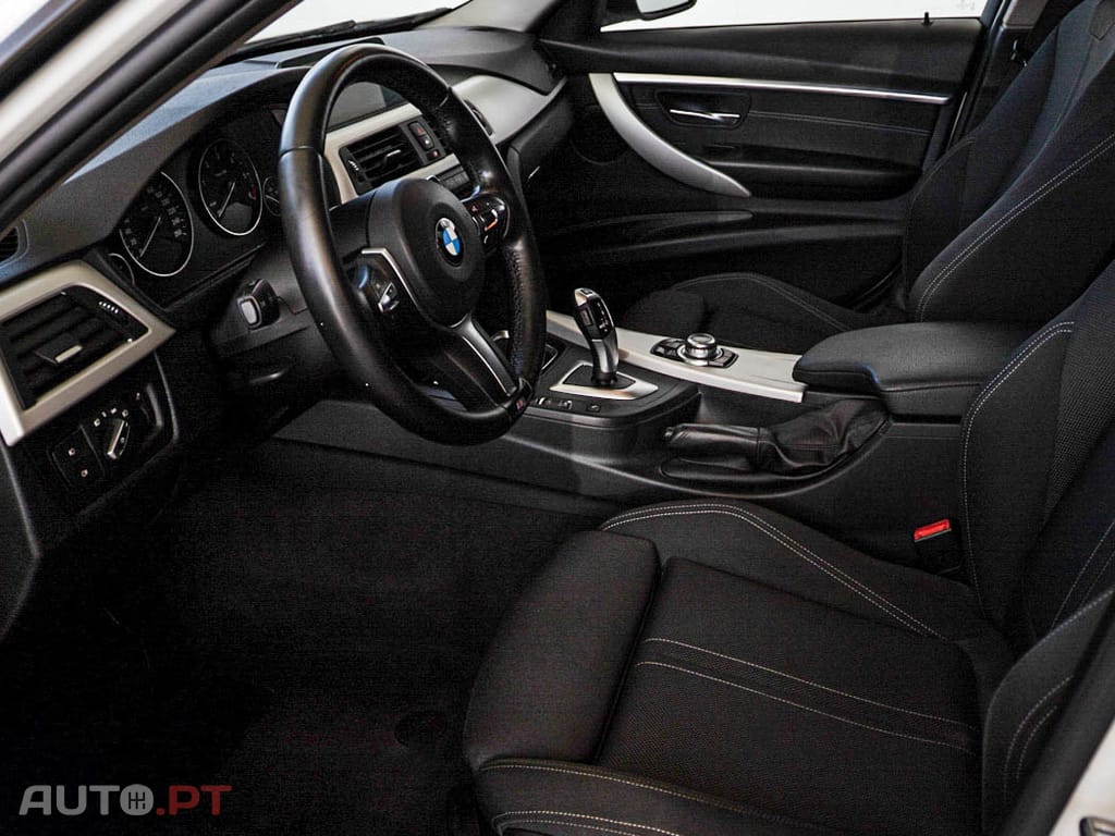 BMW 320 PERFORMANCE PACK M