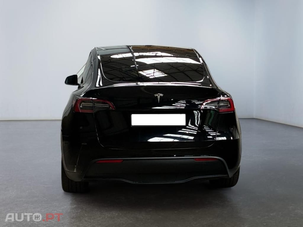 Tesla Model Y Standard RWD