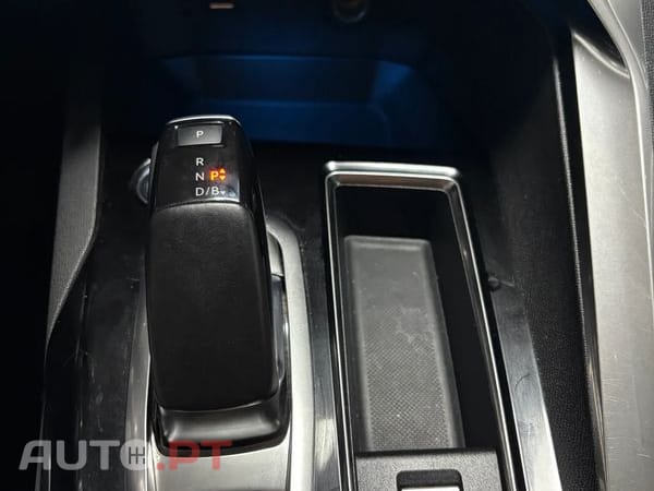 Peugeot 3008 1.6 Hybrid Allure e-EAT8