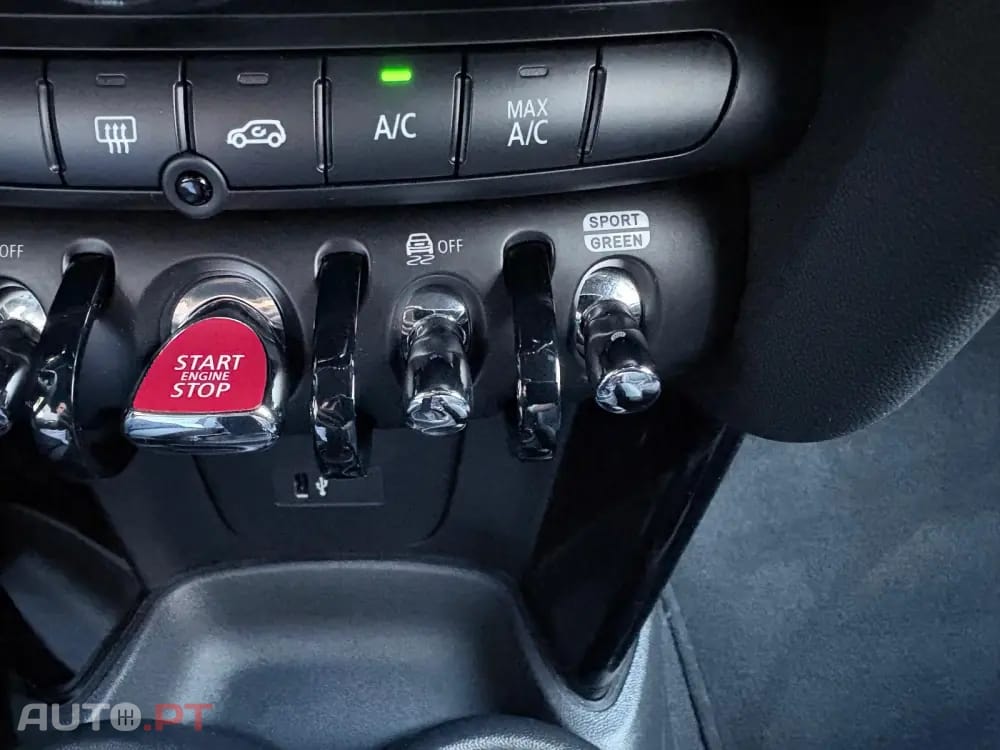 MINI Cooper John Cooper Works Auto Desportiva