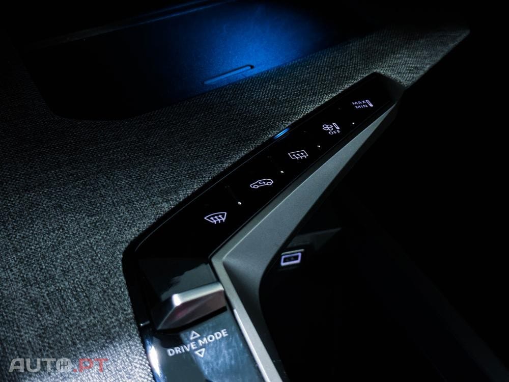 Peugeot 3008 1.2 Hybrid Allure e-DCS6