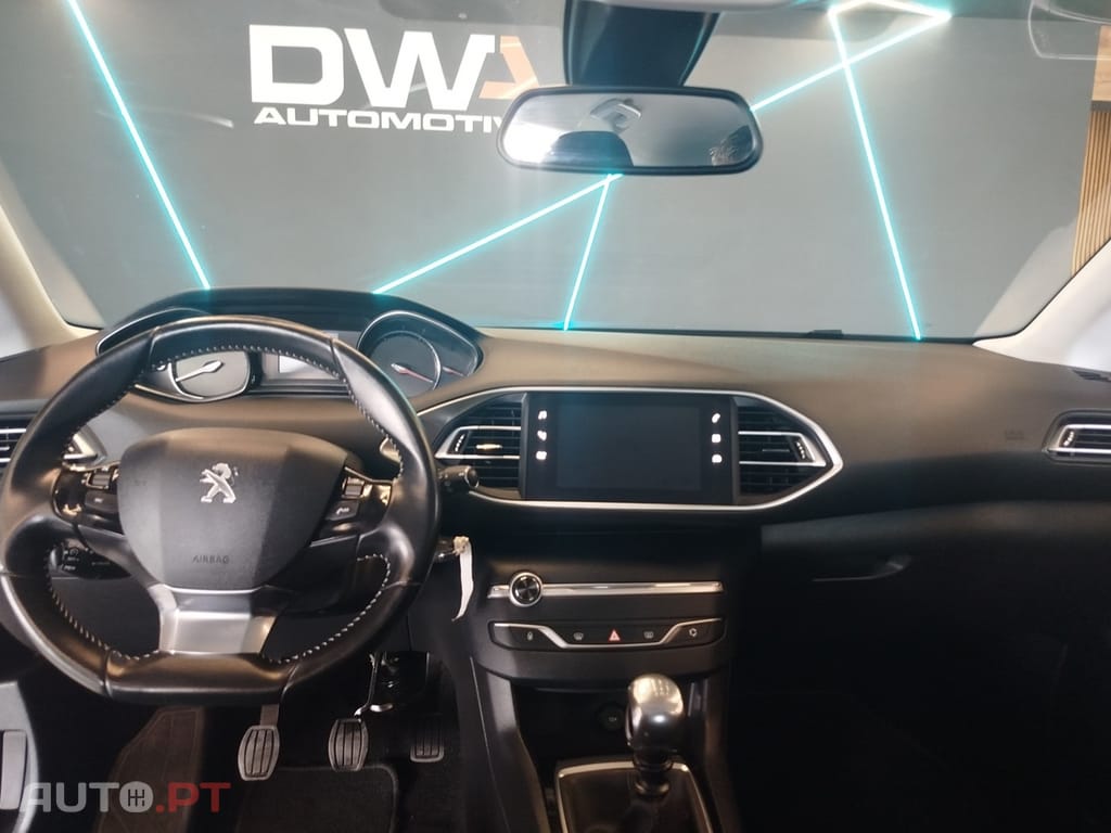 Peugeot 308 1.2 PureTech Business Line