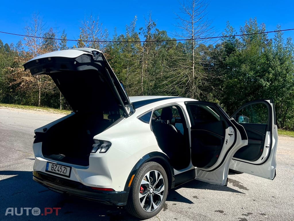 Ford Mustang Mach-E Titanium X Premium