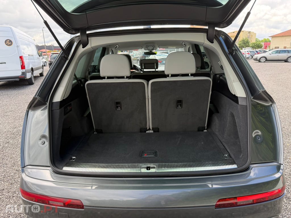 Audi Q7 3.0 TDI quattro tiptronic 7L