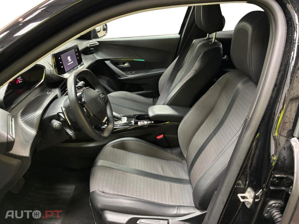 Peugeot 2008 1.2 PureTech Allure EAT8