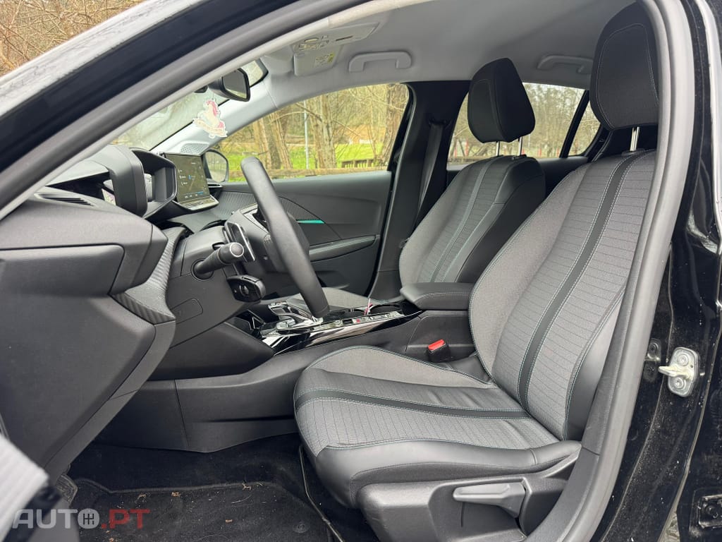 Peugeot 208 1.2 PureTech Allure EAT8