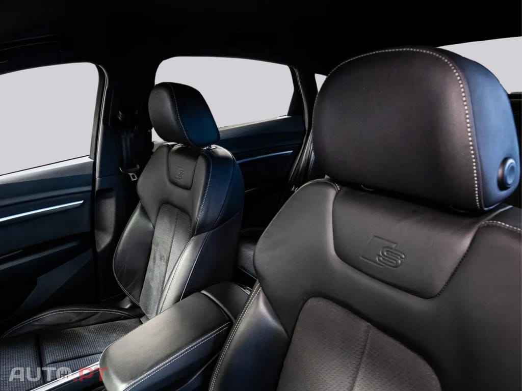 Audi E-Tron I.V.A DEDUTÍVEL 50 S LINE