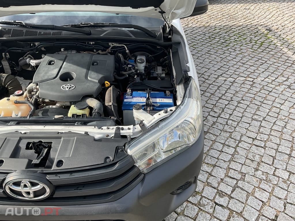 Toyota Hilux 2.4 D-4D 2WD CE