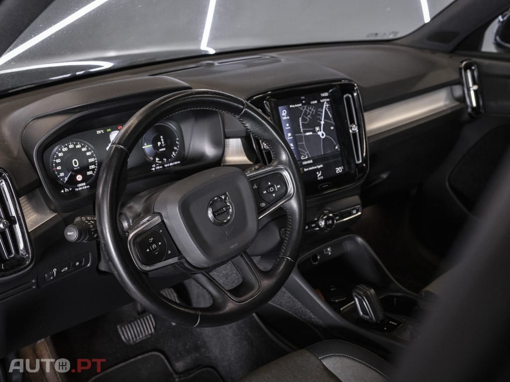 Volvo XC40 T5 Recharge DKG Plus Dark