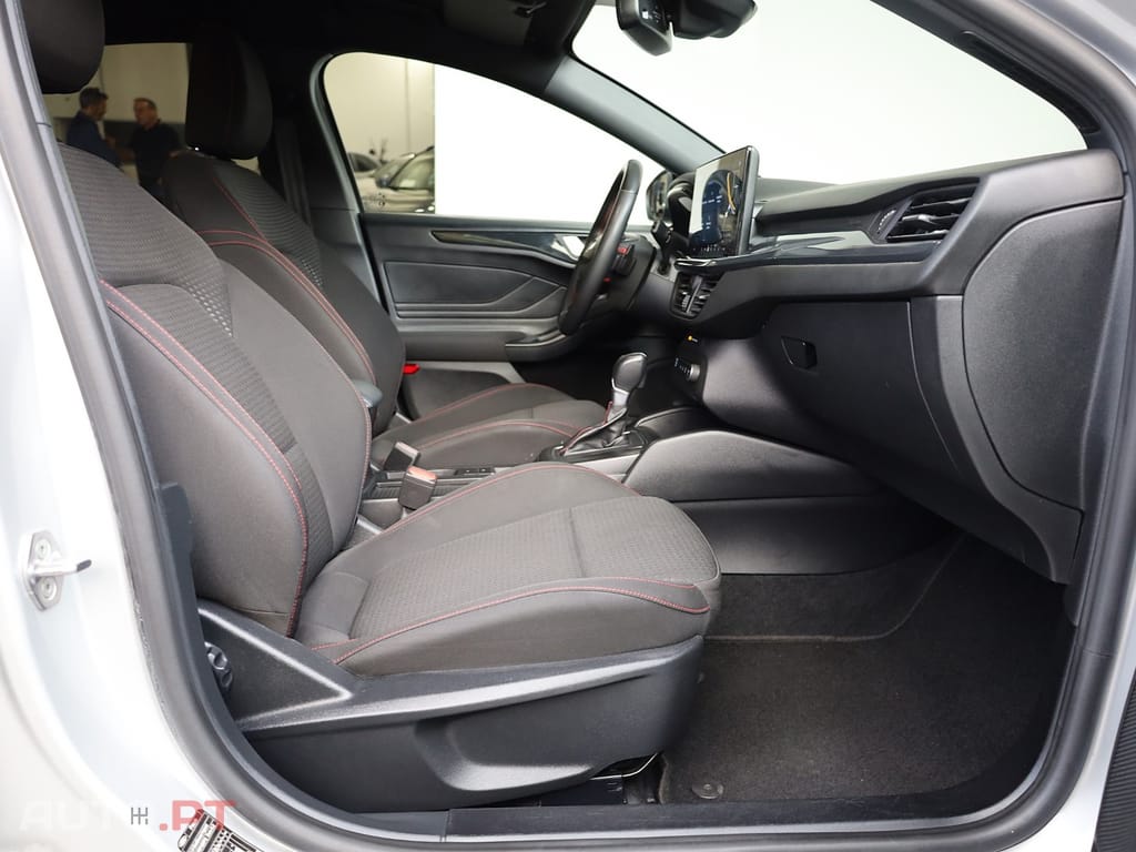 Ford Focus 1.0 EcoBoost MHEV ST-Line Aut — fotografia 19