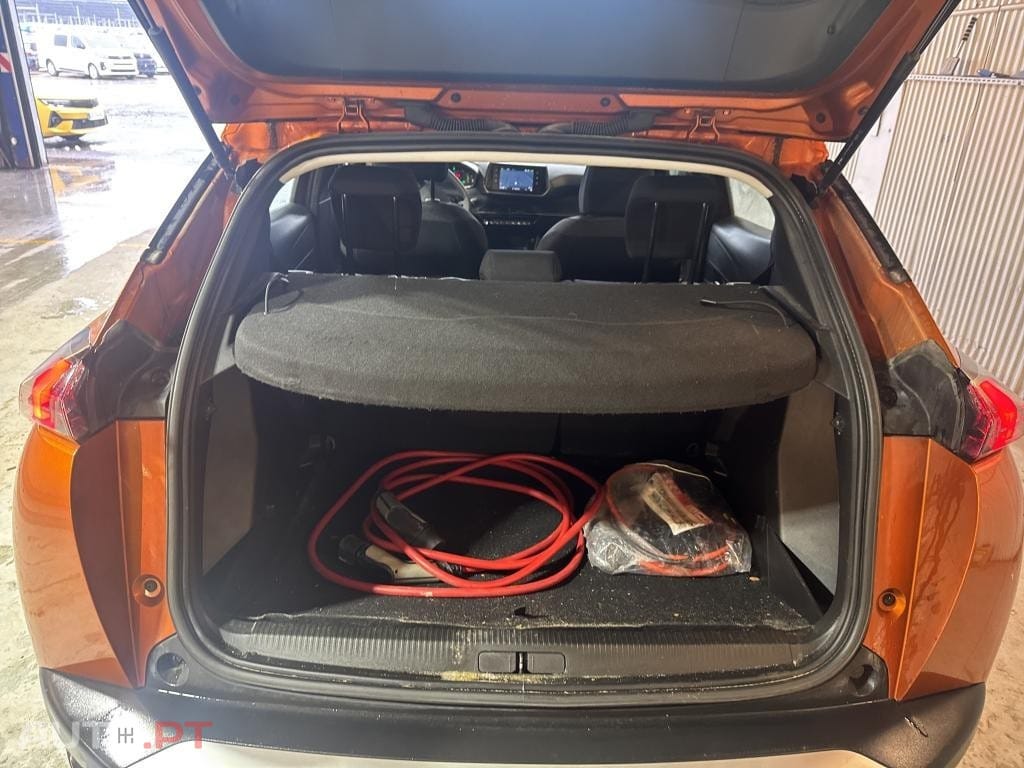 Peugeot E-2008 50 kWh Active Pack