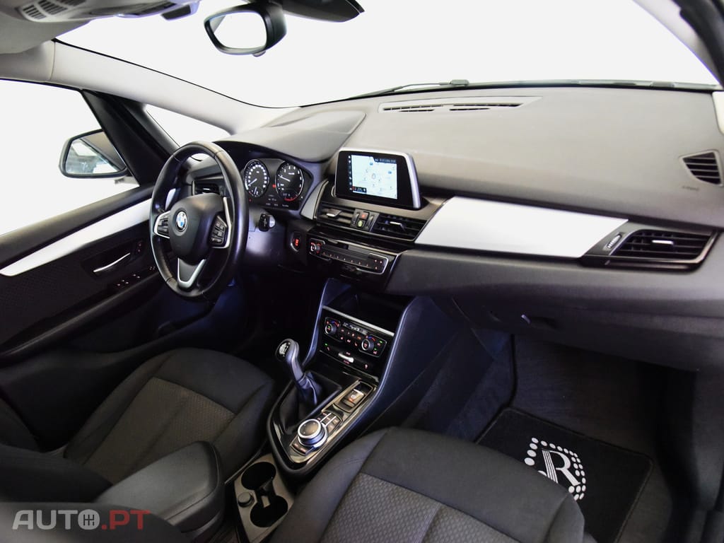 BMW 216 i 7L Advantage