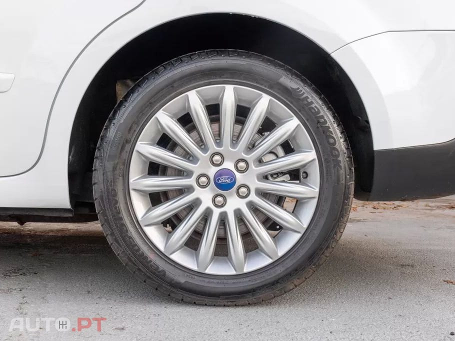 Ford S-Max 2.0 TDCi Titanium 7L 143g