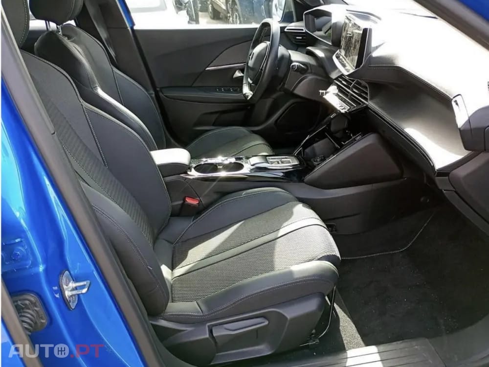 Peugeot E-2008 50 kWh GT