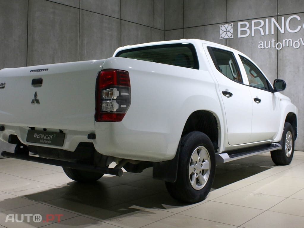 Mitsubishi L200 2.3 DI-D CD Invite 4WD