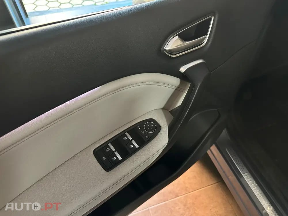 Renault Captur 1.6 E-Tech Plug-In Initiale Paris