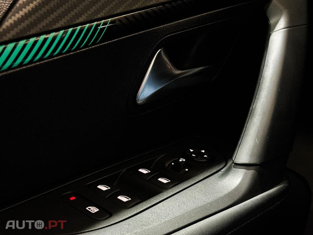 Peugeot E-2008 50 kWh Allure Pack