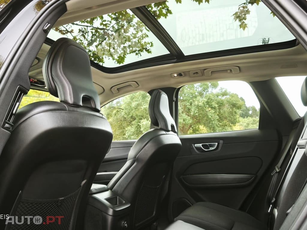 Volvo XC60 2.0 T8 PHEV Momentum Plus AWD