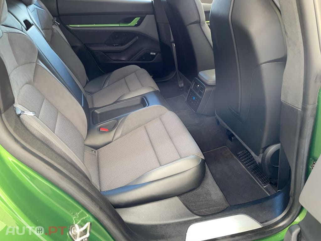 Porsche Taycan Turbo I.V.A DEDUTIVEL