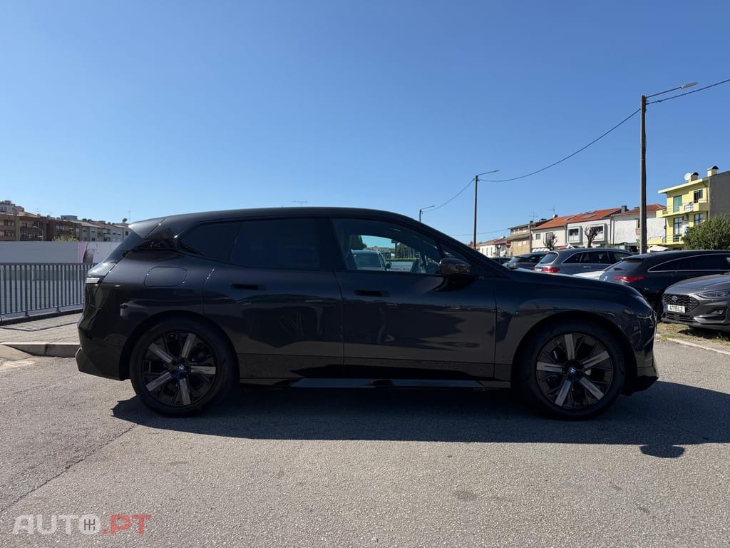 BMW iX xDrive 50 Pack Desportivo