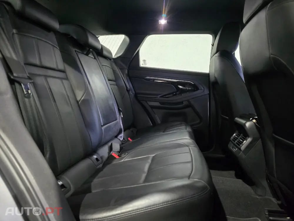 Land Rover Evoque P300e R-Dynamic