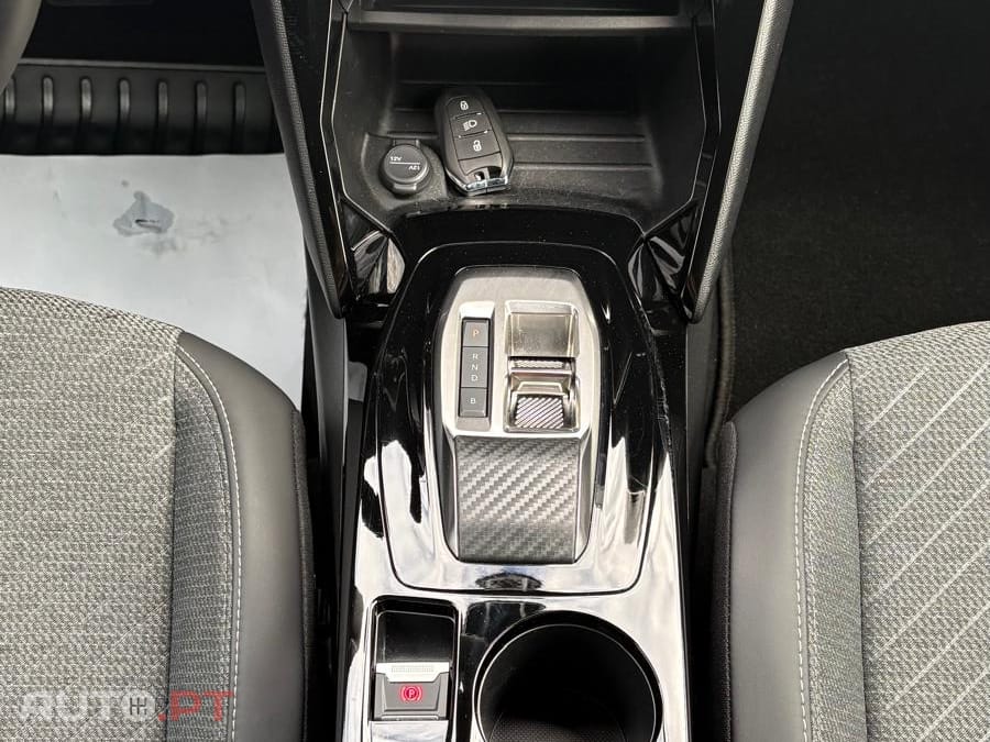 Peugeot E-2008 Allure 54kWH