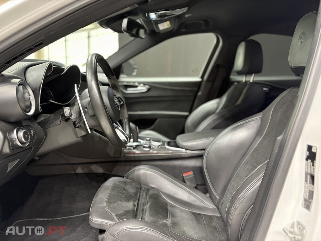 Alfa Romeo Giulia 2.9 V6 Bi-Turbo AT8 Quadrifoglio