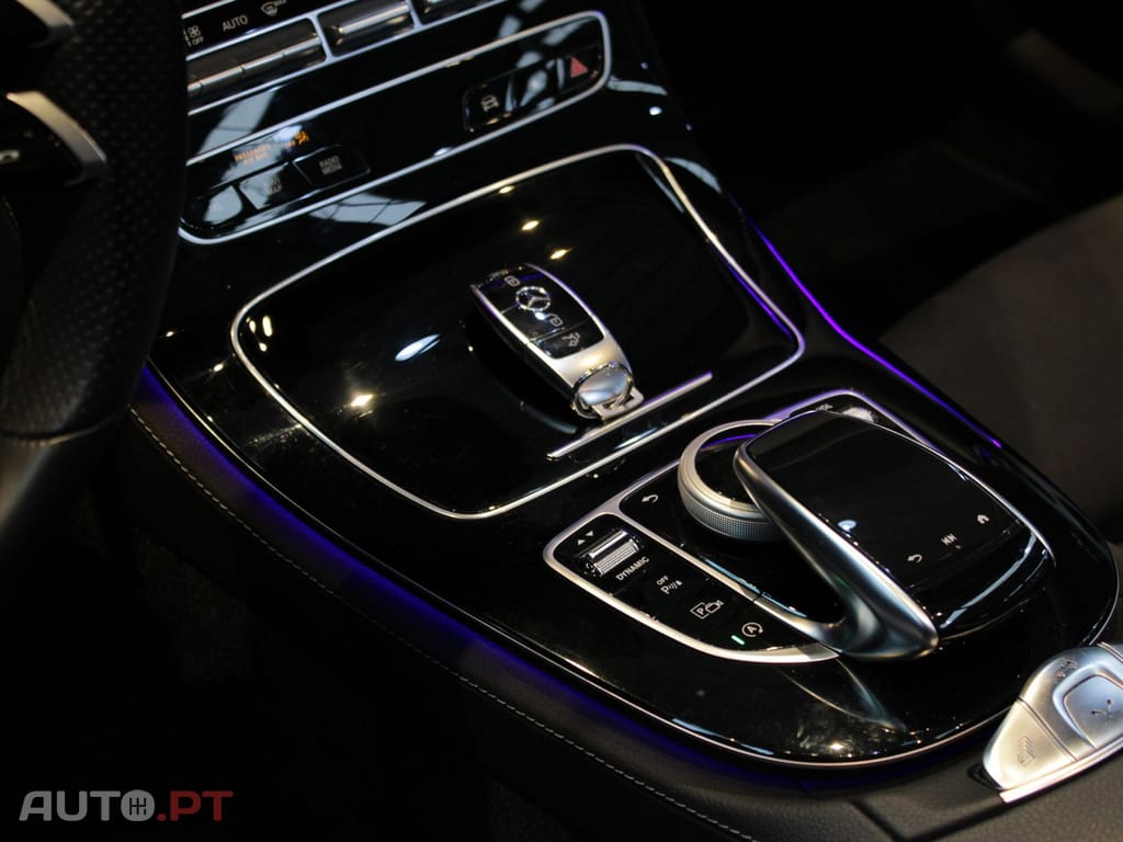 Mercedes-Benz E 220 AMG LINE