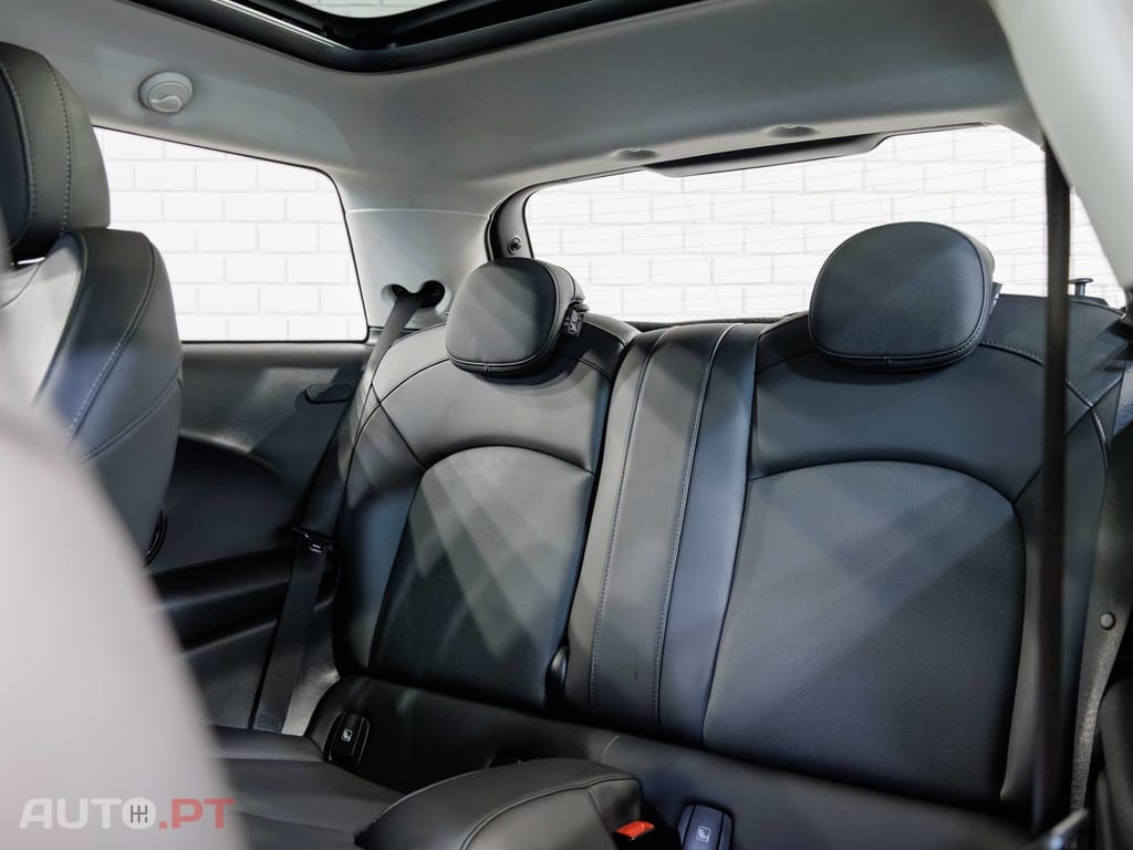 MINI Cooper Premium Yours Auto