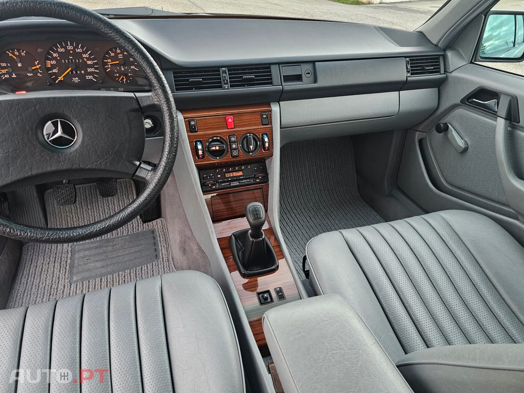 Mercedes-Benz 300 D