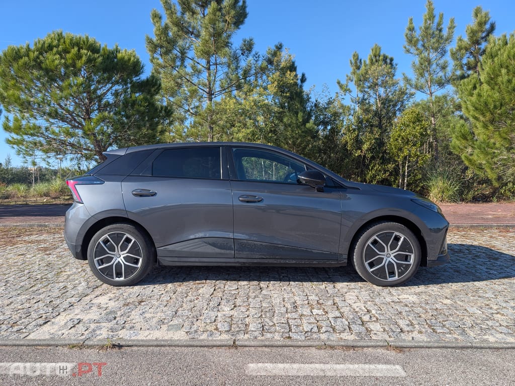 MG MG4 Luxury Long Range 64 kWh