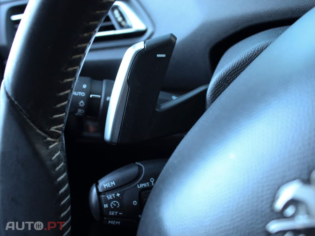 Peugeot 308 1.2 PureTech Allure EAT8