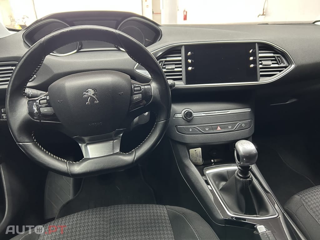 Peugeot 308 1.2 PureTech Active J17