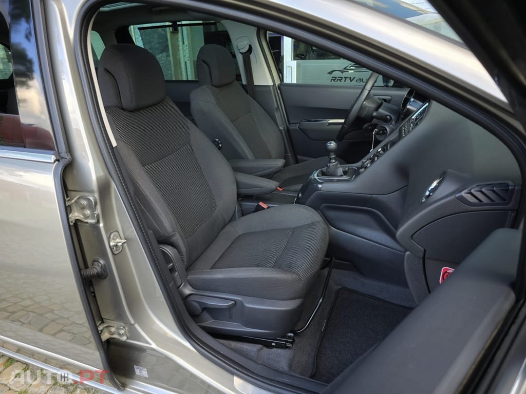 Peugeot 5008 1.6 BlueHDi Allure J17