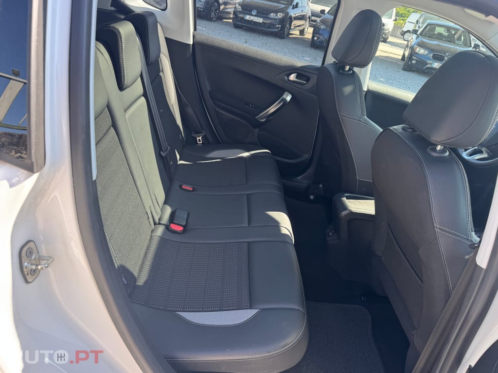 Peugeot 2008 1.2 PureTech Allure EAT6