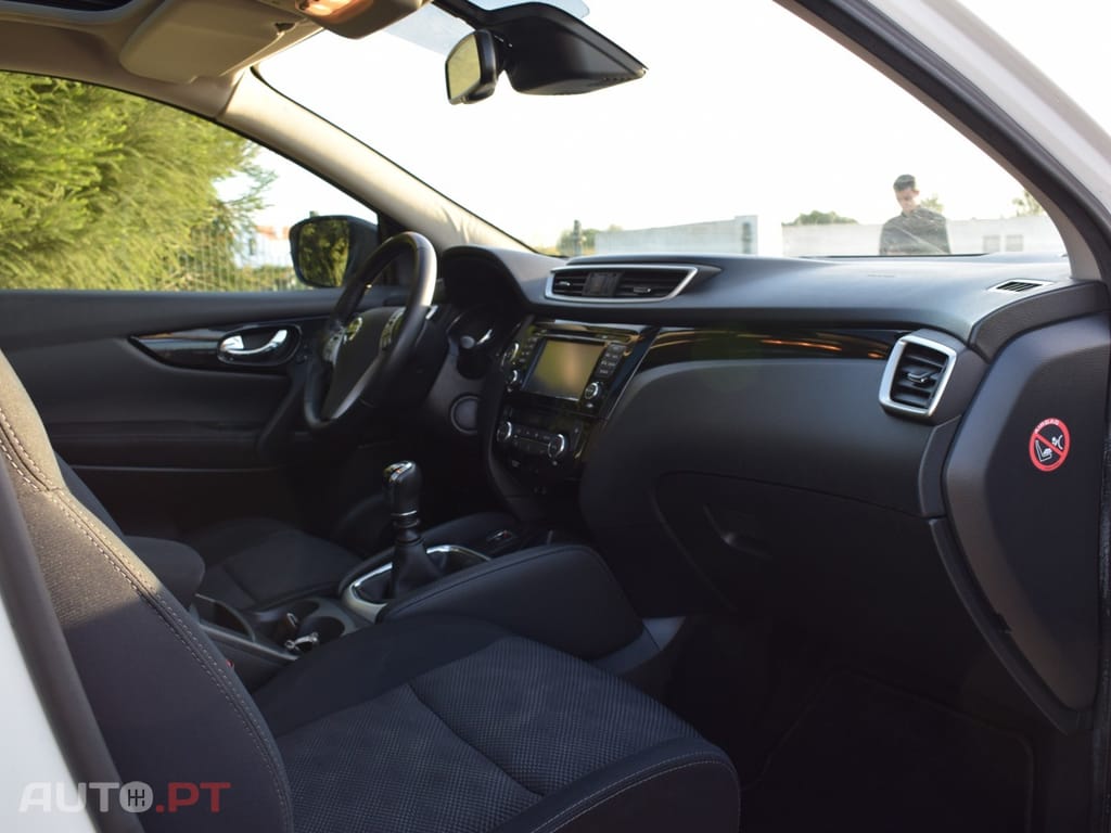 Nissan Qashqai 1.5 dCi N-Connecta J18+Led