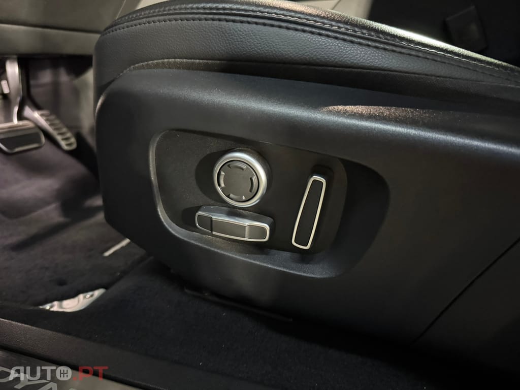 Land Rover Evoque 1.5 P300e AWD R-Dynamic S Auto