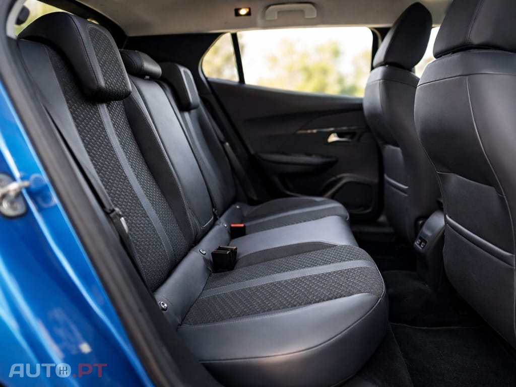 Peugeot E-2008 50 kWh Allure