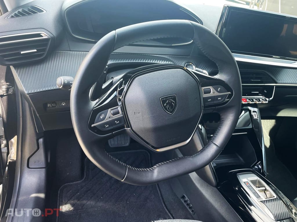 Peugeot 208 1.2 Hybrid Allure e-DCS6