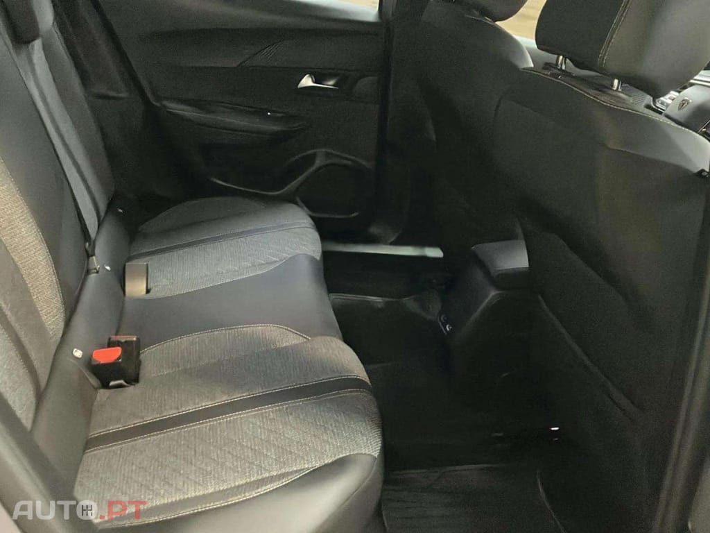 Peugeot 2008 1.2 PureTech Allure EAT8