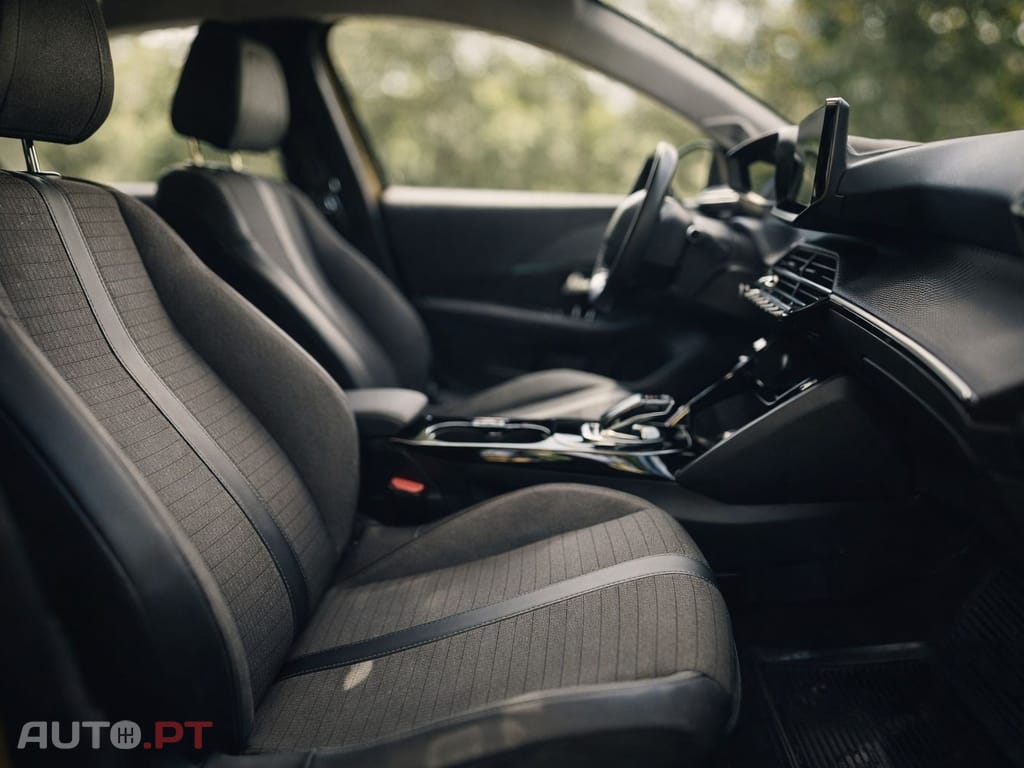 Peugeot E-208 50 kWh Active