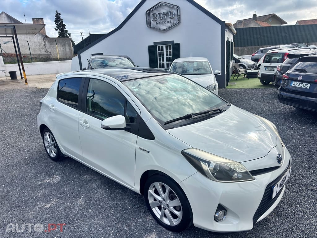 Toyota Yaris 1.5 HSD Square Collec.White