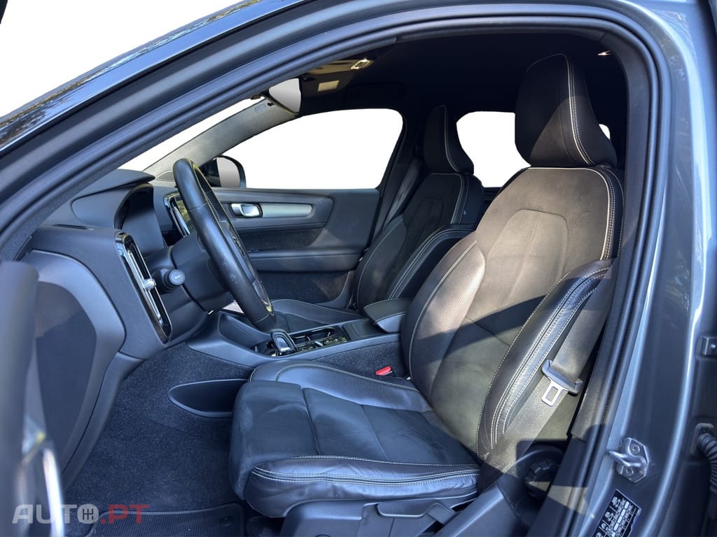 Volvo XC40 2.0 T4 R-Design