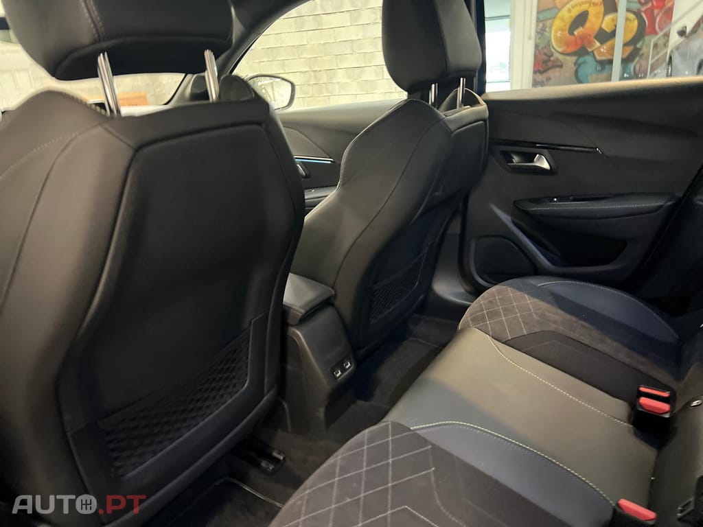 Peugeot E-208 50 kWh GT