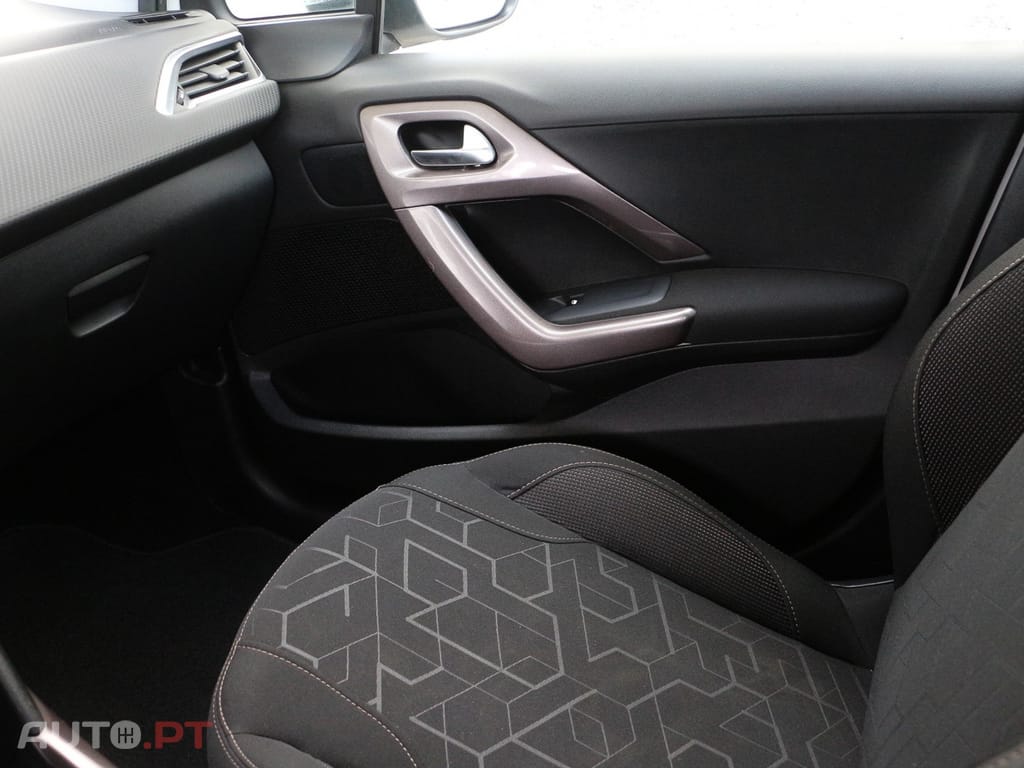 Peugeot 2008 1.6 e-HDi Active