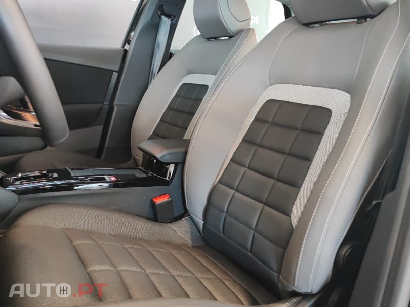 Citroen e-C4 136 PLUS