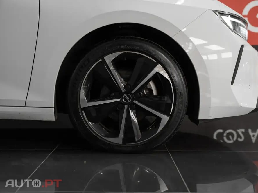 Opel Astra 1.2 T Elegance