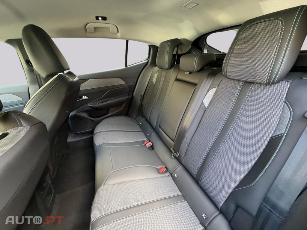 Peugeot 408 MHEV Allure